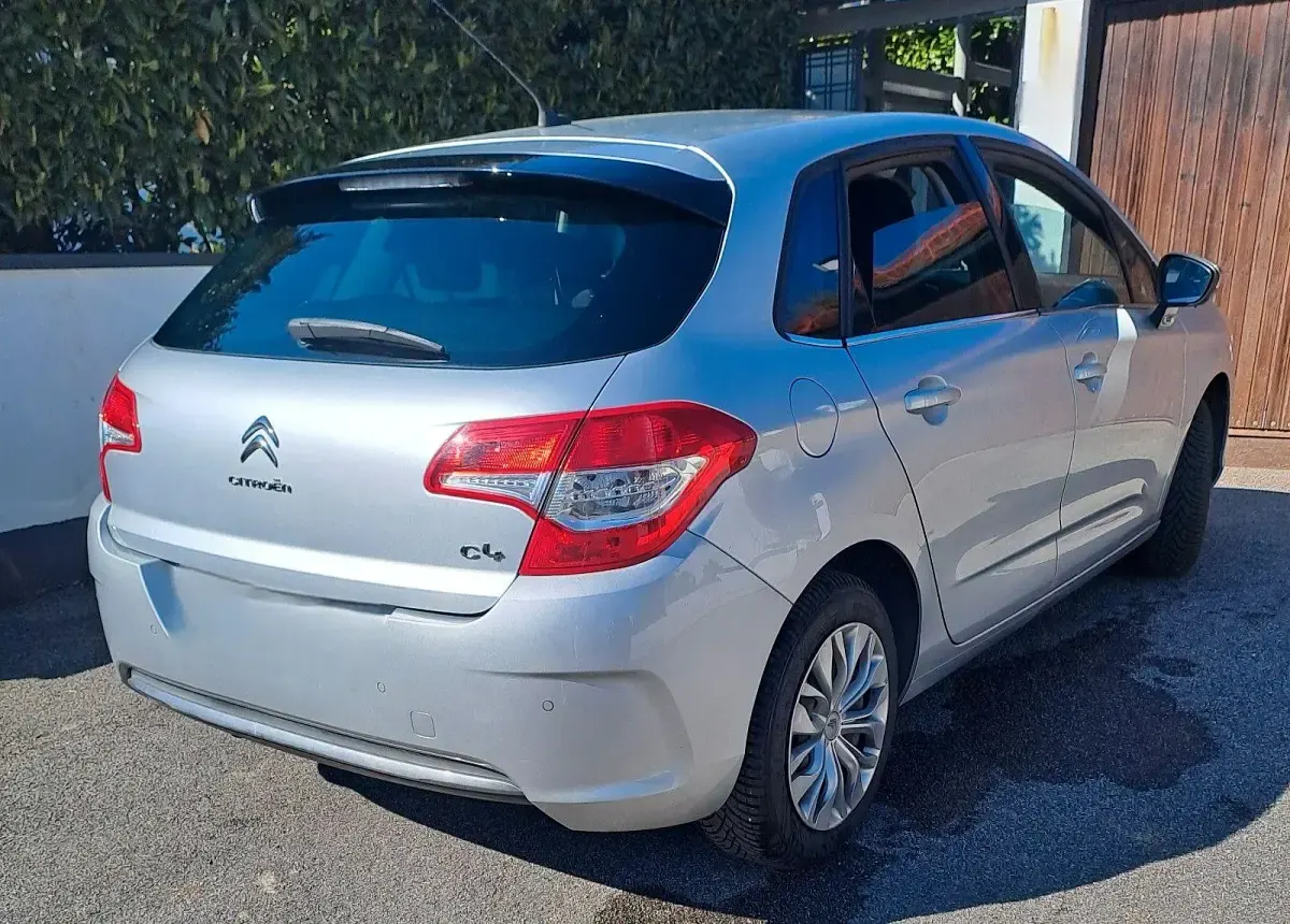 Używany Citroën C4 PureTech 131 KM (96 kW) 2014 Srebrny Sedan/Limuzyna