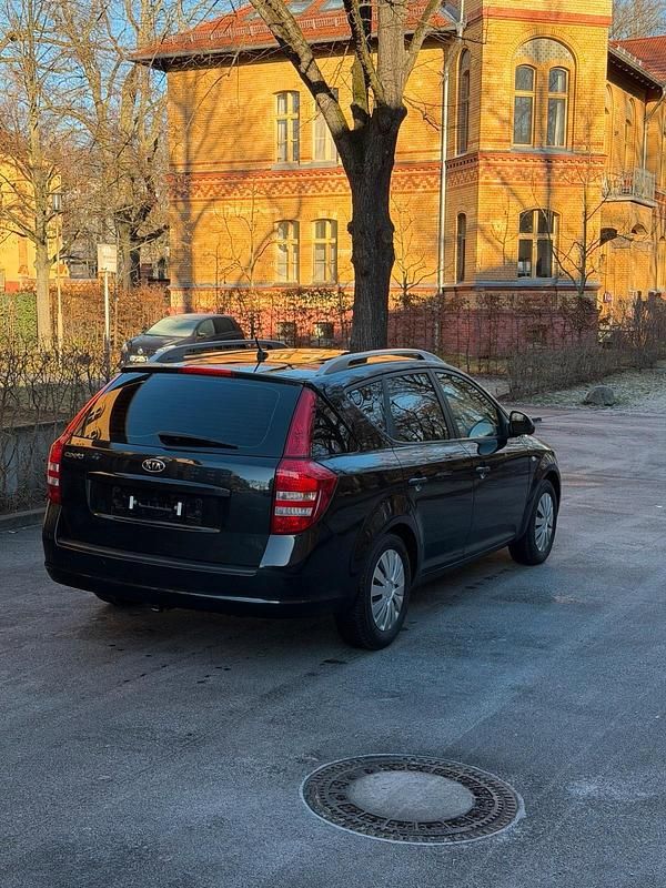 Second-hand Kia Ceed 2009 Negru Hatchback