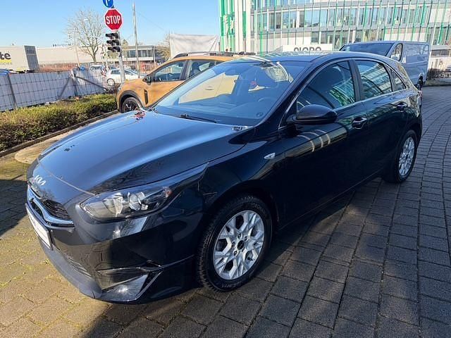 Gebraucht Kia Ceed Vision 140 PS (102 kW) 2024 Zilinaschwarz metallic Kleinwagen