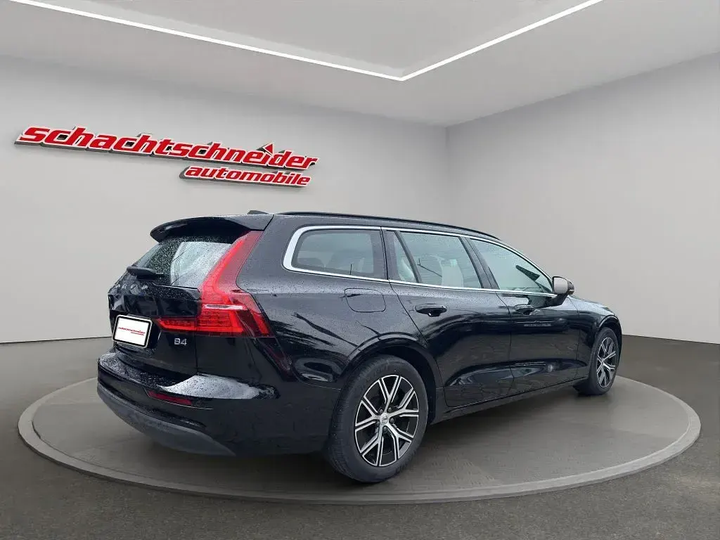 Gebraucht Volvo V60 Core 197 PS (144 kW) 2023 Schwarz Kombi