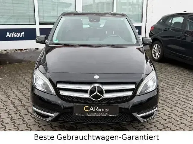 Gebraucht Mercedes B180 109 PS (80 kW) 2012 Schwarz Kleinwagen