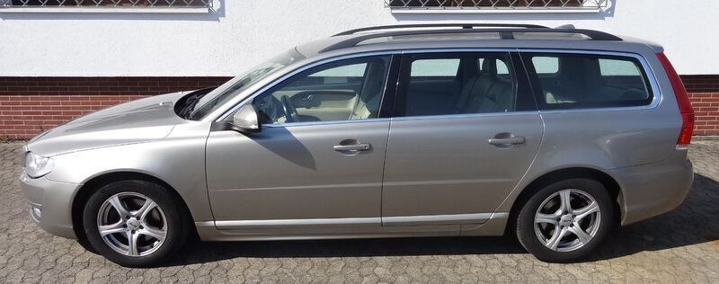 Gebraucht Volvo V70 Momentum 136 PS (100 kW) 2014 Beige Kombi