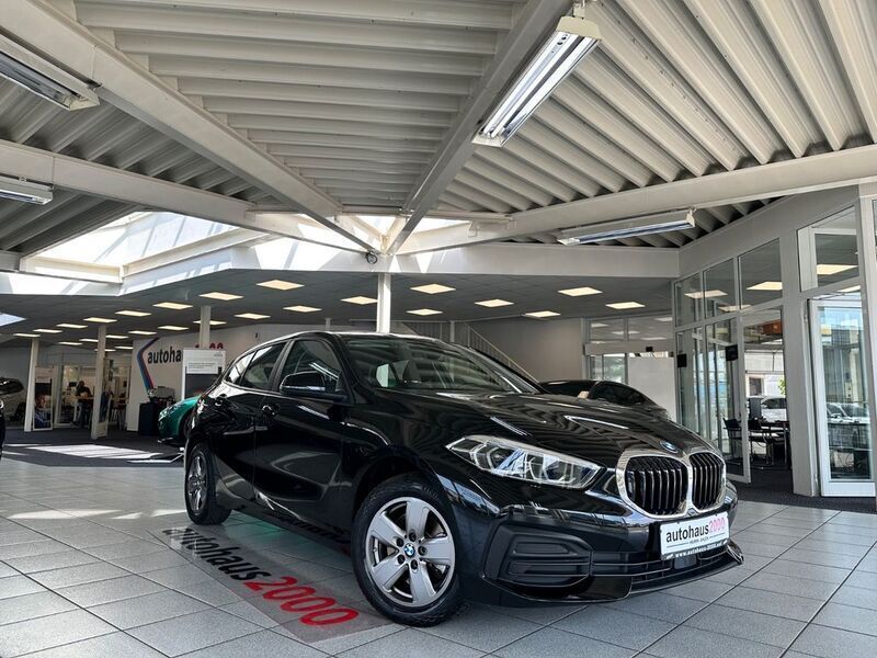 Black sapphire metallic Gebraucht 2022 BMW 116 Advantage Kleinwagen | 22.950 € (Fairer Preis) - Bild 1/4