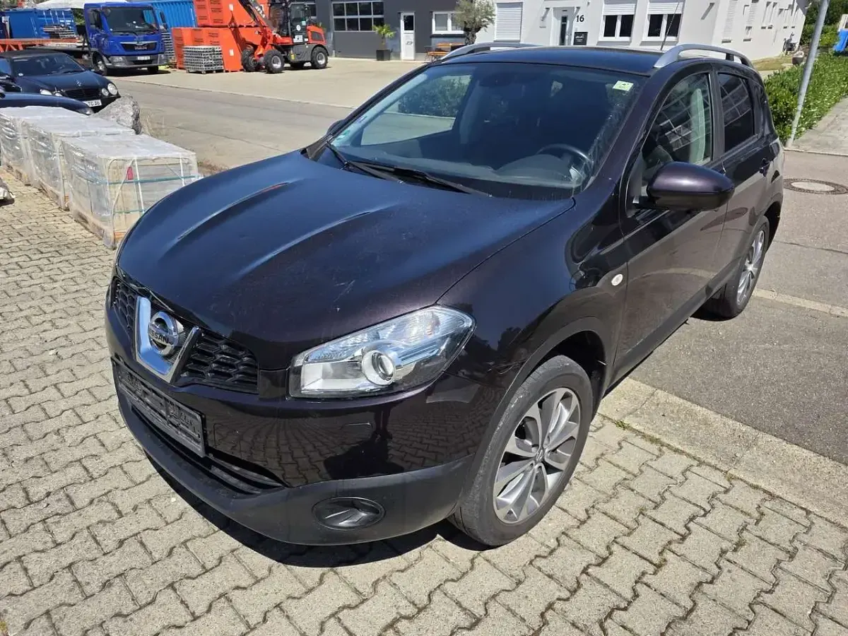 Gebraucht Nissan Qashqai Visia 141 PS (103 kW) 2012 Violett SUV