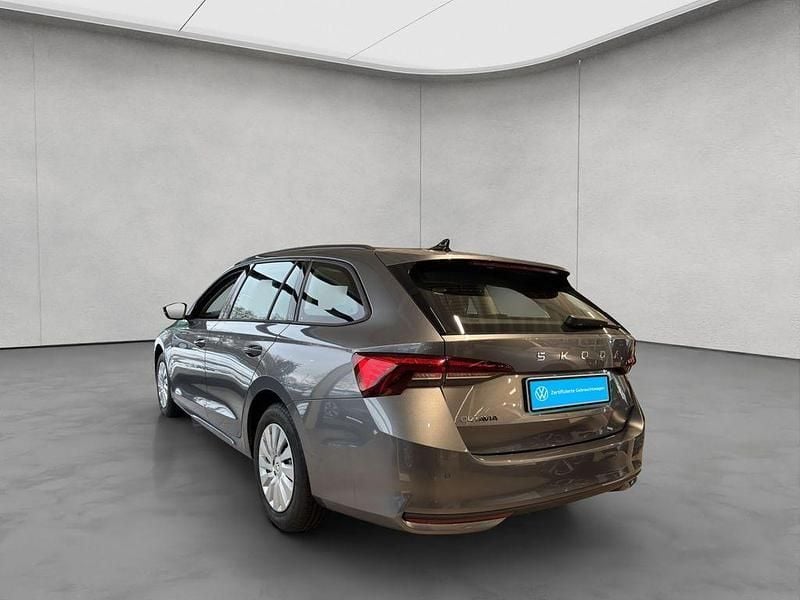 Neu Skoda Octavia Essence 116 PS (85 kW) 2025 Grau Limousine