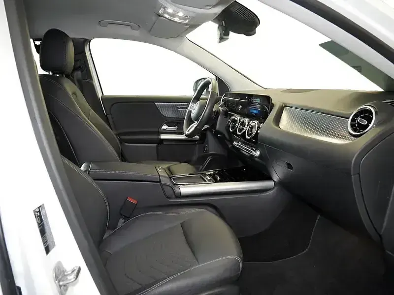 Gebraucht Mercedes GLA180 Progressive 136 PS (100 kW) 2024 Weiß SUV
