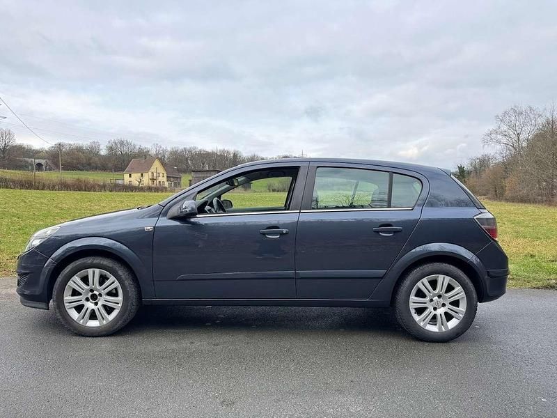 Gebraucht Opel Astra Innovation 90 PS (66 kW) 2009 Blau Limousine