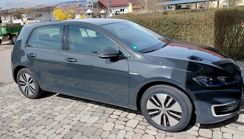 Gebraucht VW e-Golf 100 kW (136 PS) 2020 Grau Kleinwagen