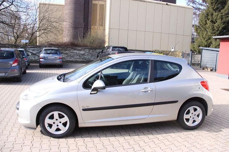 Gebraucht Peugeot 207 Urban Move 73 PS (53 kW) 2009 Grau Limousine