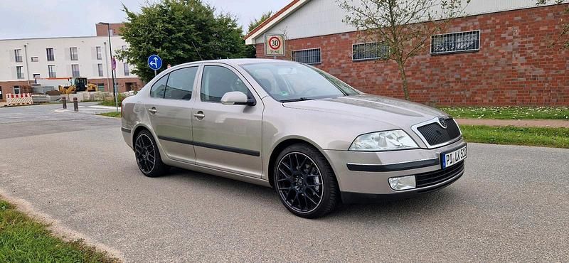 Grau Gebraucht 2007 Skoda Octavia Limousine | 2.999 € (Fairer Preis) - Bild 1/4