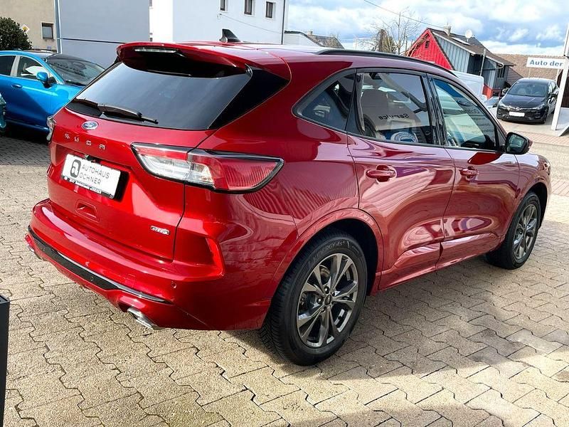 Gebraucht Ford Kuga ST-Line 224 PS (164 kW) 2022 Rot SUV