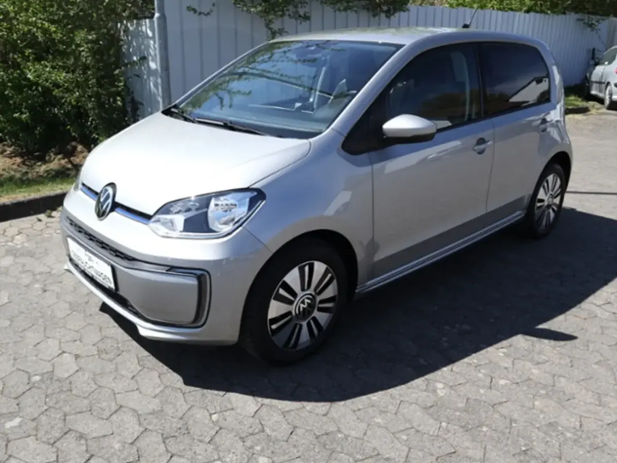 Second-hand VW e-up! Edition 61 kW (83 CP) 2023 Argintiu Hatchback