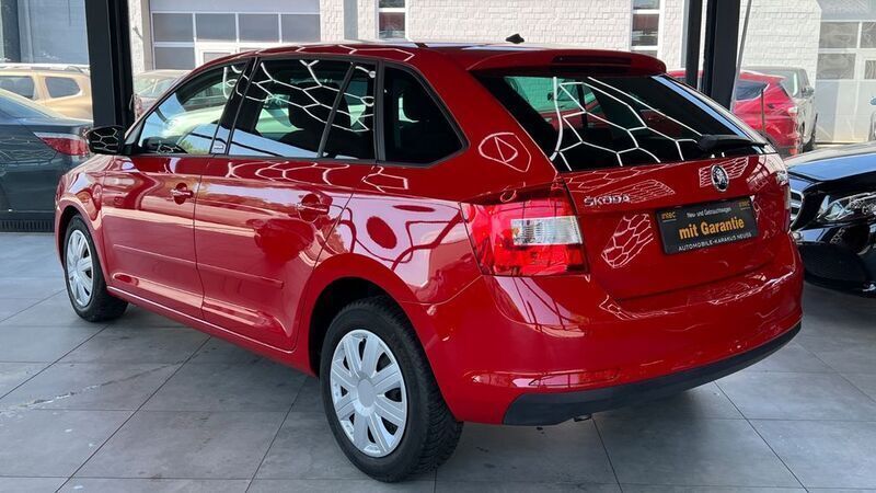 Gebraucht Skoda Rapid Joy 110 PS (80 kW) 2016 Rot Limousine