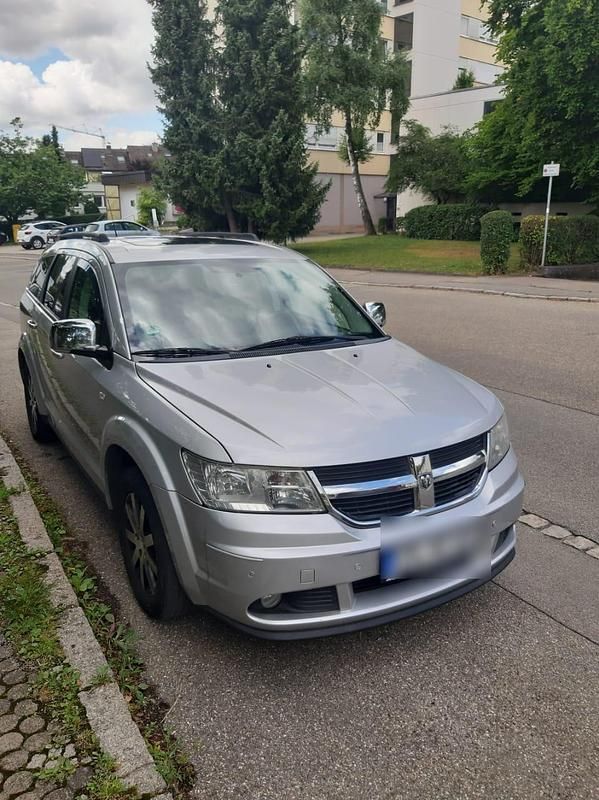 Grau Gebraucht 2010 Dodge Journey SUV | 4.300 € (Fairer Preis) - Bild 1/4