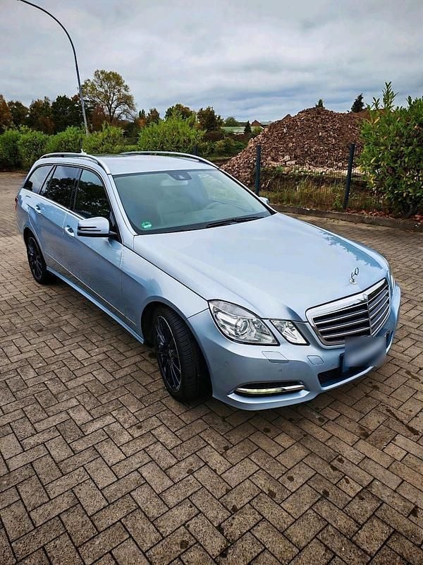 Gebraucht Mercedes E220 170 PS (125 kW) 2013 Grau Kombi
