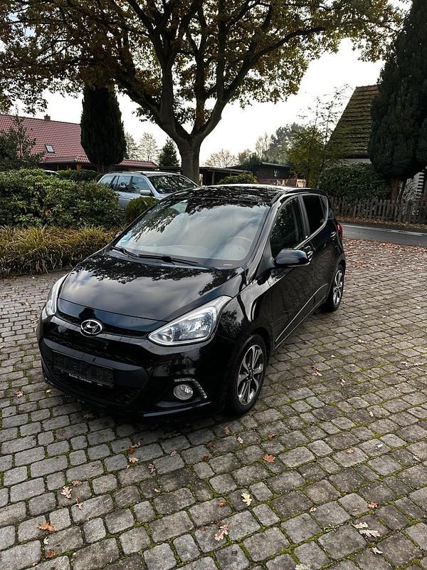Schwarz Gebraucht 2016 Hyundai i10 Passion Kleinwagen | 6.099 € (Guter Preis) - Bild 1/4
