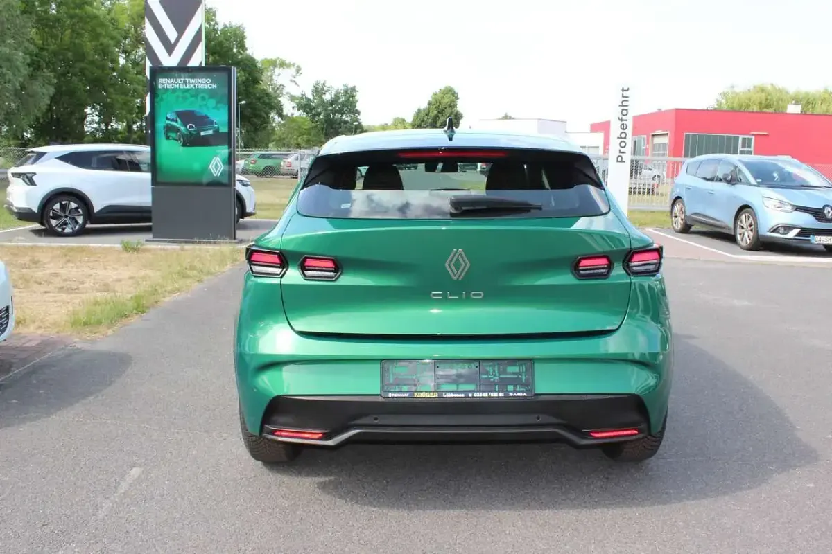 Neu Renault Clio Evolution 114 PS (83 kW) 2026 Absolut grün Kleinwagen
