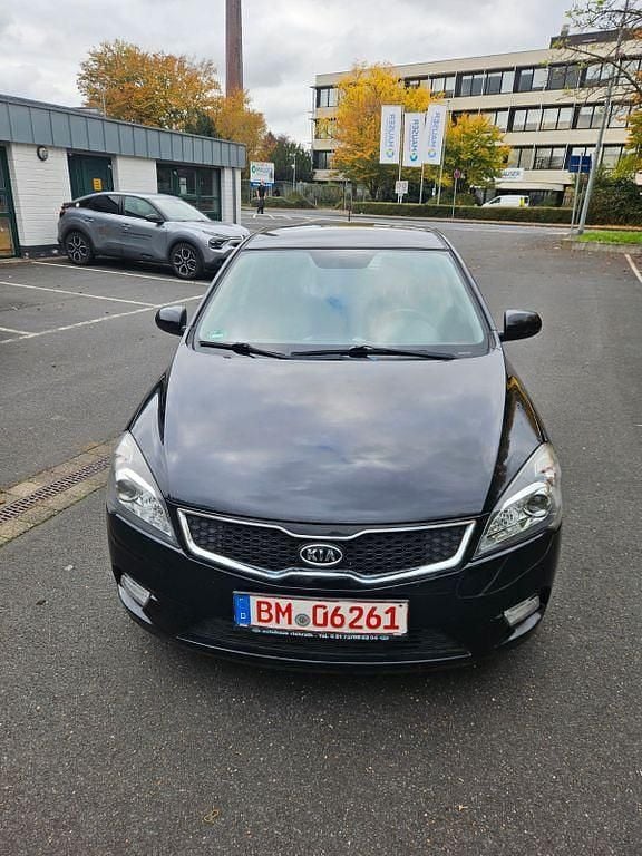 Schwarz Gebraucht 2012 Kia Ceed Limousine | 4.990 € (Superpreis) - Bild 1/4
