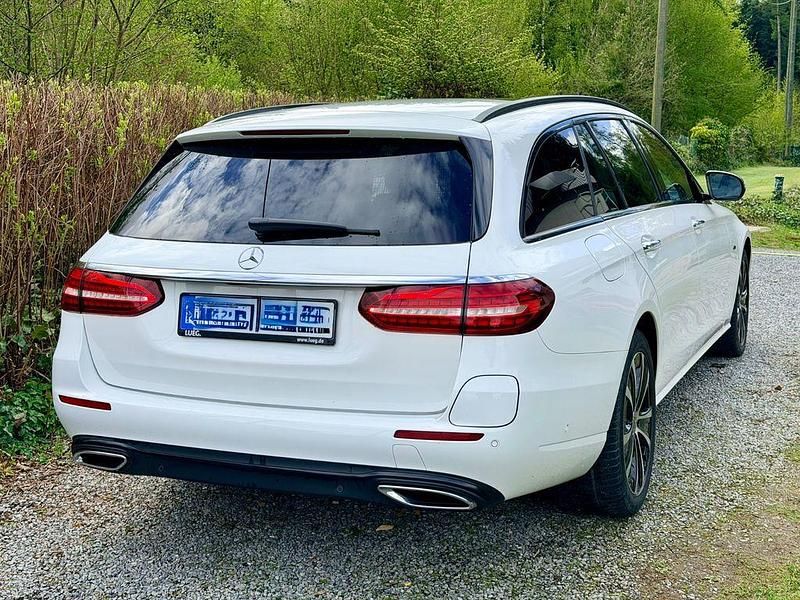 Second-hand Mercedes E300 306 CP (225 kW) 2020 Alb Berlinǎ