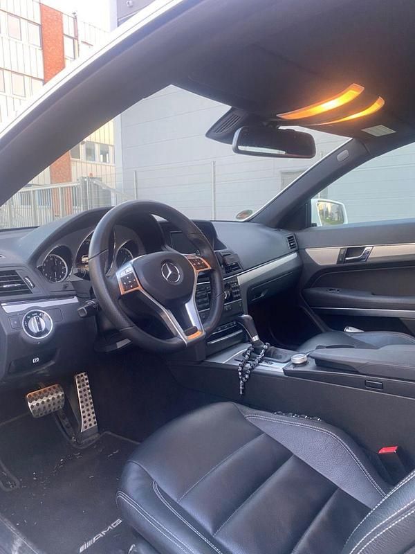 Second-hand Mercedes E250 204 CP (150 kW) 2012 Negru Coupe