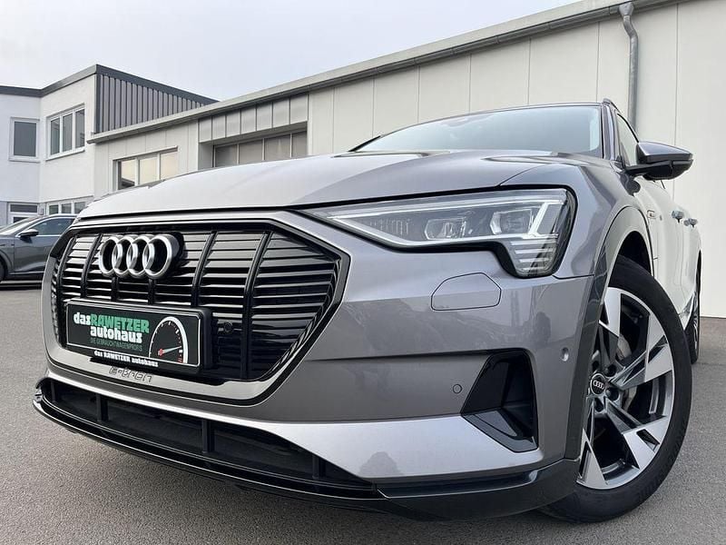 Grau Gebraucht 2022 Audi e-tron Advanced Plus SUV | 29.860 € (Fairer Preis) - Bild 1/4