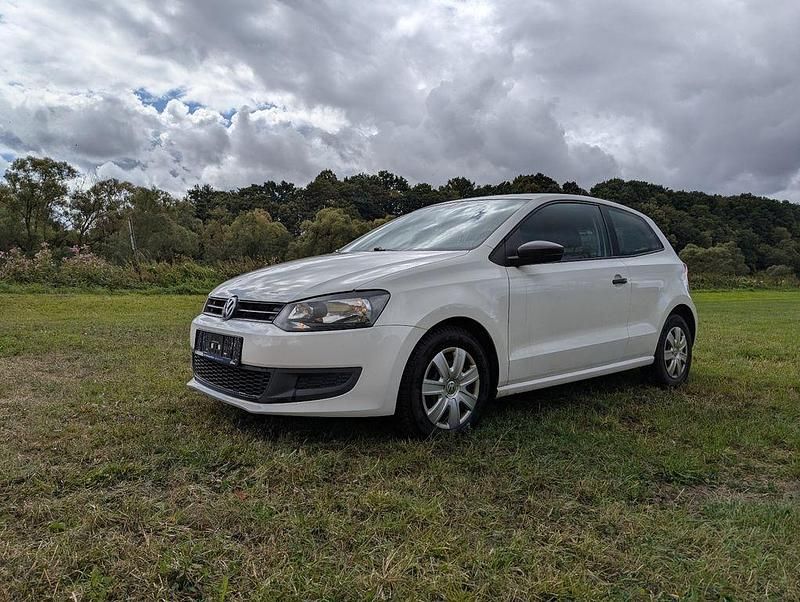 Weiß Gebraucht 2010 VW Polo Trendline Kleinwagen | 2.900 € (Guter Preis) - Bild 1/4