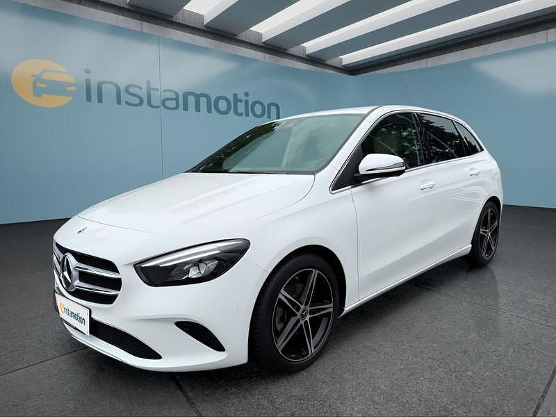 Weiß Gebraucht 2022 Mercedes B200 Van / Kleinbus | 28.499 € (Fairer Preis) - Bild 1/4