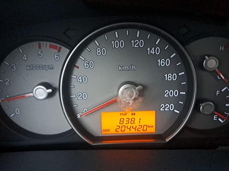 Gebraucht Kia Carens 140 PS (102 kW) 2007 Silber Van / Kleinbus