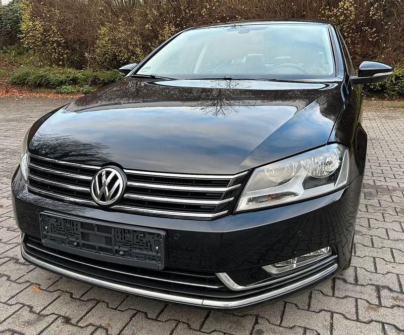 Schwarz Gebraucht 2011 VW Passat Highline Limousine | 7.900 € (Fairer Preis) - Bild 1/4