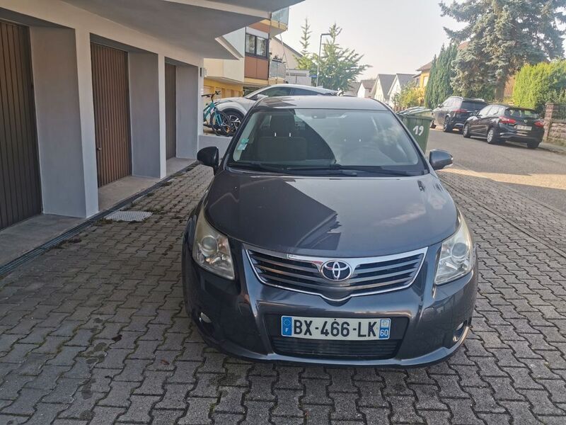 Silber Gebraucht 2011 Toyota Avensis Edition Limousine | 2.499 € (Superpreis) - Bild 1/4