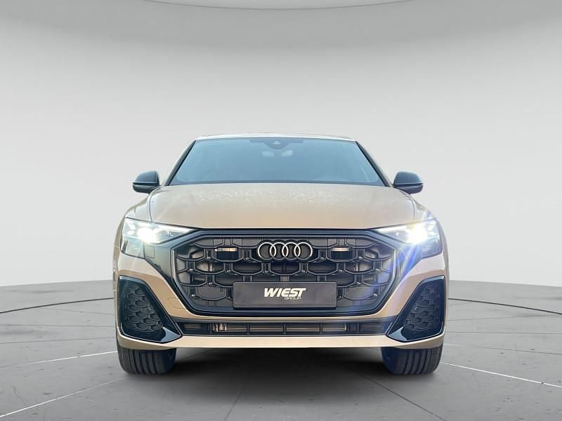Sakhirgold metallic Neu 2024 Audi Q8 Ambiente SUV | 123.550 € - Bild 1/4