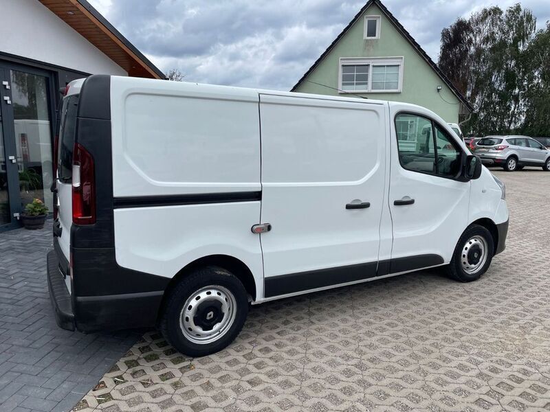 Gebraucht Renault Trafic Komfort 145 PS (106 kW) 2016 Weiß Van / Kleinbus