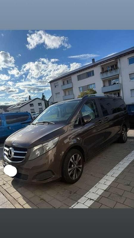 Gebraucht Mercedes V220 Edition 190 PS (139 kW) 2014 Braun Van / Kleinbus