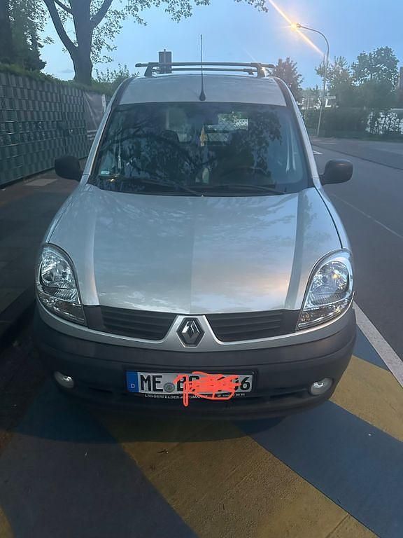 Usado Renault Kangoo Authentique 68 HP (50 kW) 2007 Prateado Monovolume