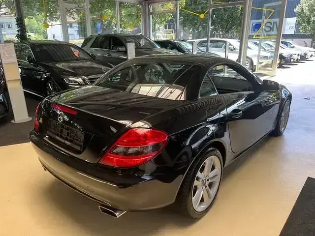 Gebraucht Mercedes SLK200 184 PS (135 kW) 2009 Obsidianschwarz Cabrio