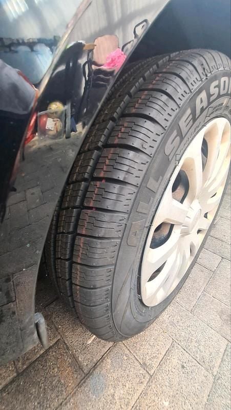 Gebraucht Ford Fiesta 80 PS (58 kW) 2015 Schwarz Kleinwagen