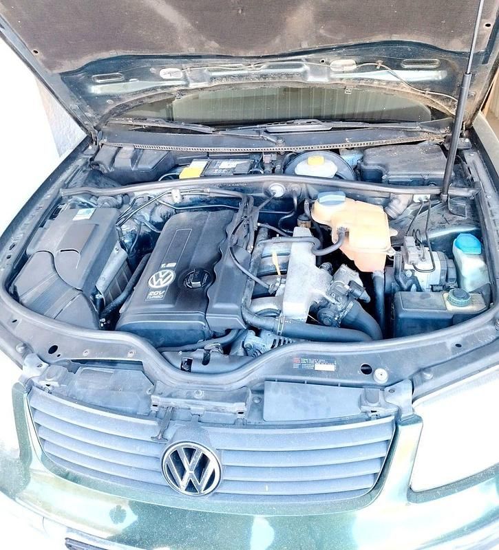 Second-hand VW Passat 150 CP (110 kW) 1996 Verde Berlinǎ