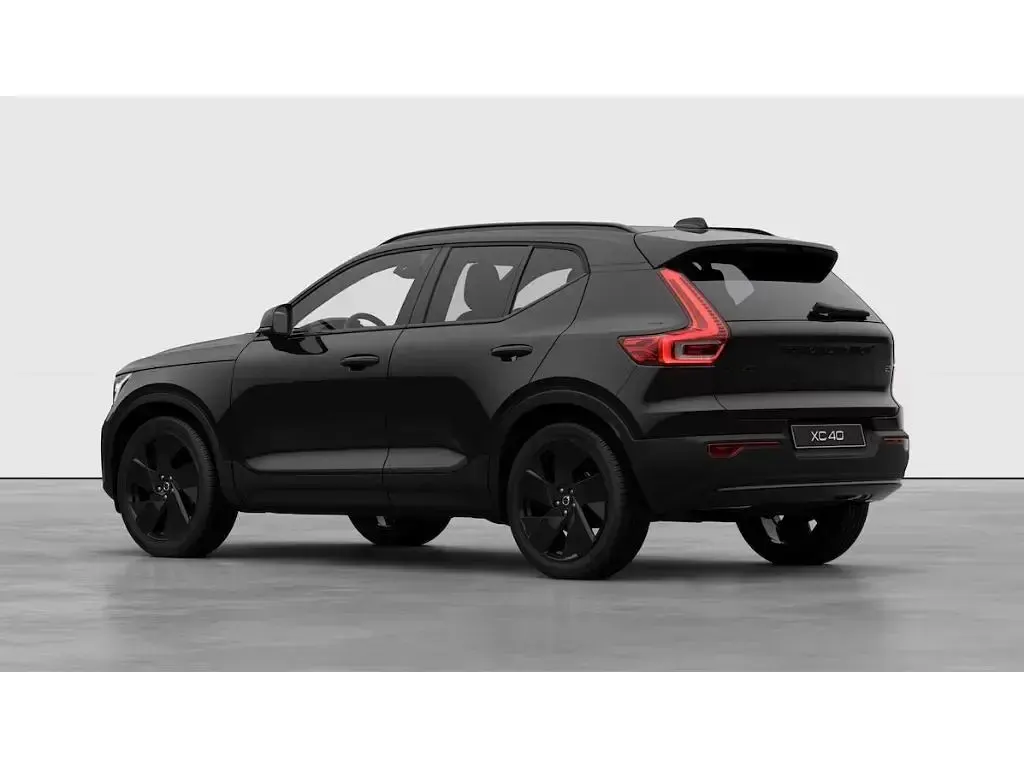 Neu Volvo XC40 Plus 163 PS (119 kW) 2026 Schwarz SUV