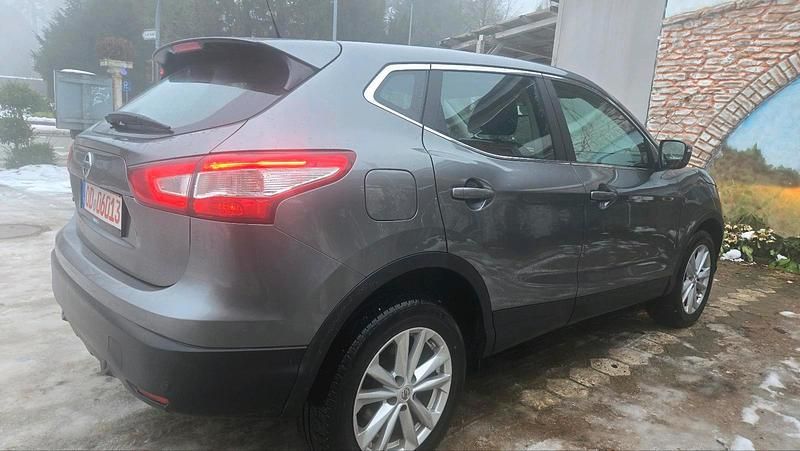 Gebraucht Nissan Qashqai 130 PS (95 kW) 2015 Grau SUV