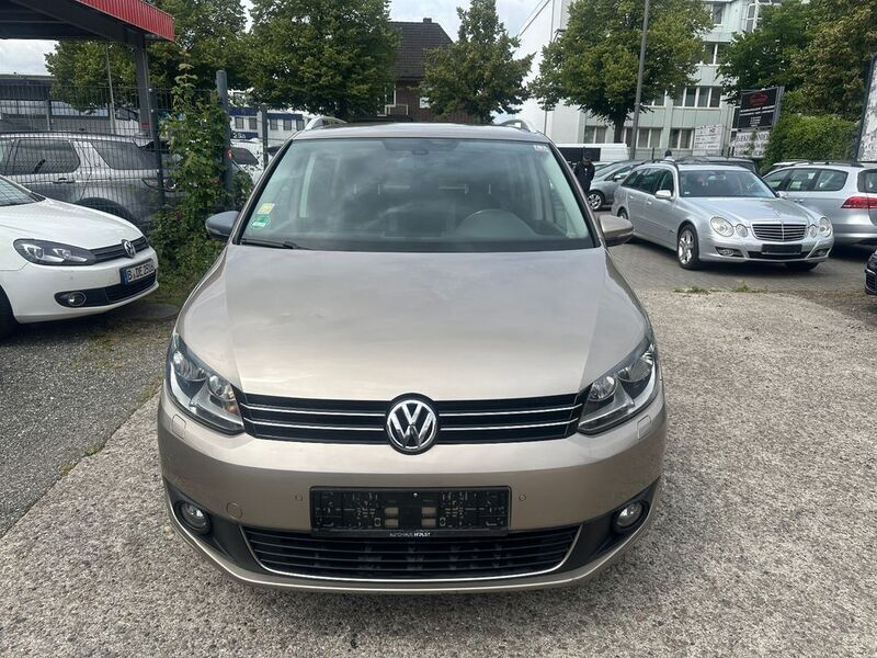 Braun Gebraucht 2013 VW Touran Life Van / Kleinbus | 6.750 € (Fairer Preis) - Bild 1/4
