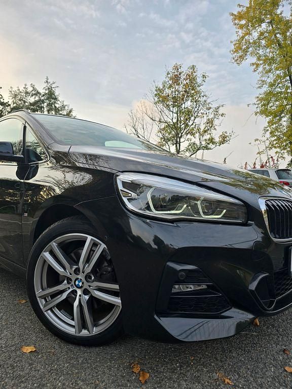 Schwarz Gebraucht 2021 BMW 218 Gran Tourer M Sport Van / Kleinbus | 18.499 € (Superpreis) - Bild 1/4