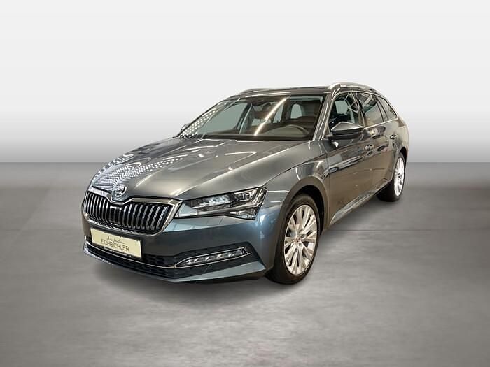 Grau Gebraucht 2022 Skoda Superb Style Kombi | 29.460 € (Etwas zu teuer) - Bild 1/4