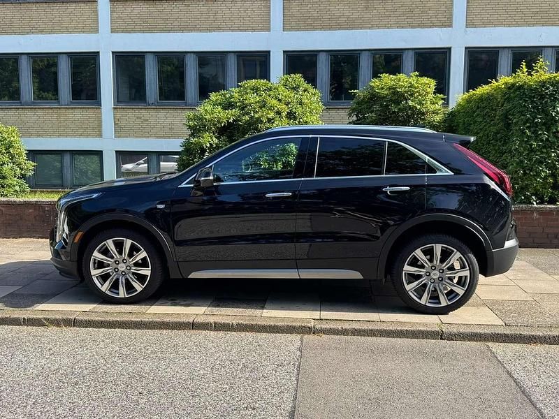 Schwarz Gebraucht 2024 Cadillac XT4 SUV | 34.900 € - Bild 1/4