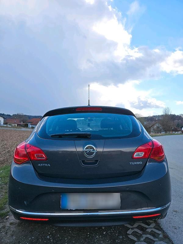 Gebraucht Opel Astra 140 PS (102 kW) 2013 Grau Kleinwagen