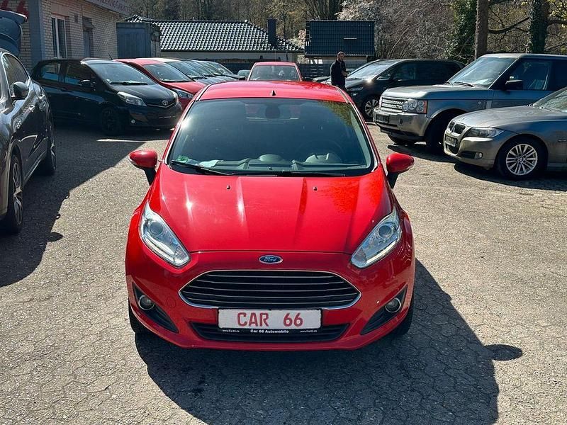 Gebraucht Ford Fiesta Titanium 101 PS (74 kW) 2013 Rot Kleinwagen