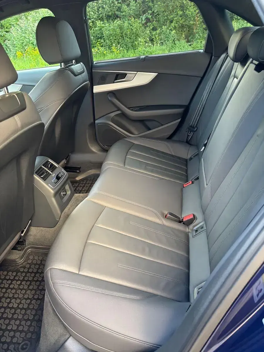 Gebraucht Audi A4 Advanced 190 PS (139 kW) 2020 Blau Limousine
