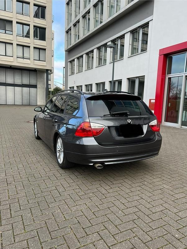 Gebraucht BMW 320 163 PS (119 kW) 2006 Grau Kombi