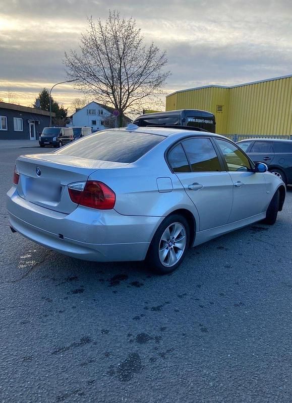 Gebraucht BMW 318 143 PS (105 kW) 2007 Grau Limousine