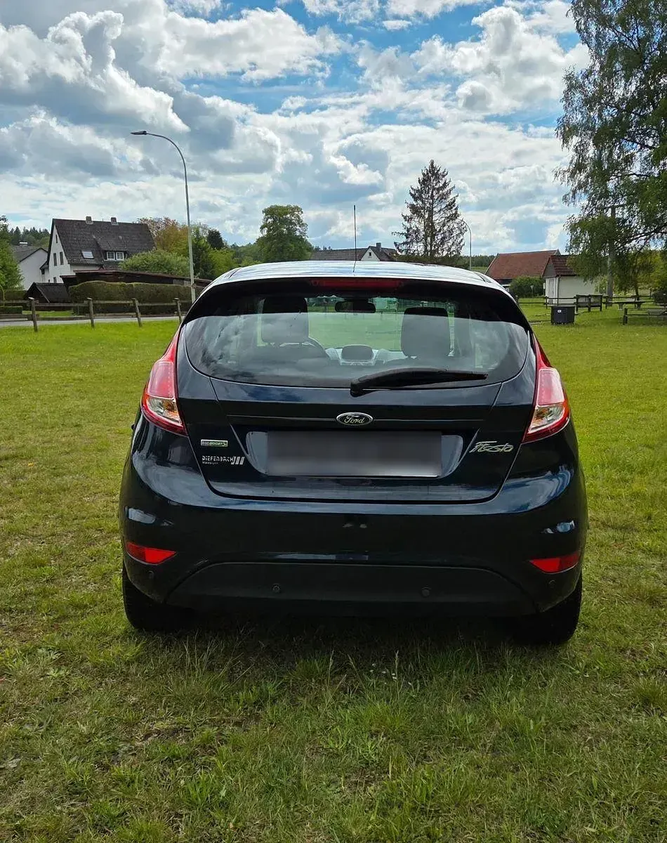 Gebraucht Ford Fiesta 101 PS (74 kW) 2016 Blau Kleinwagen