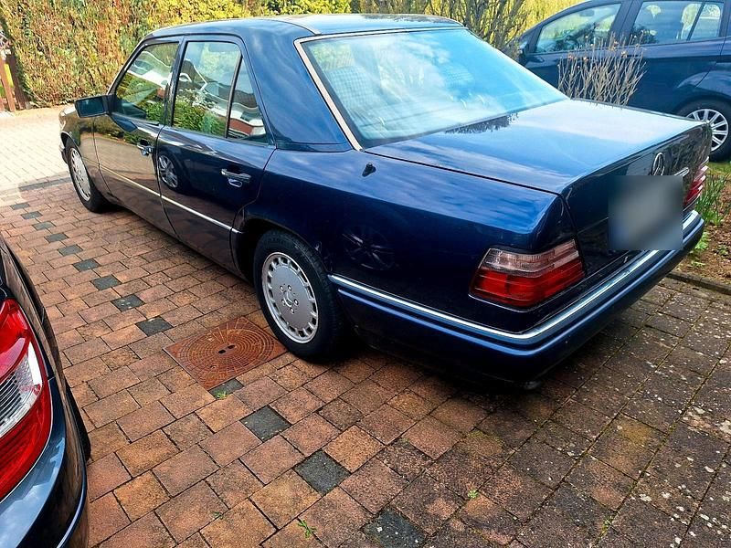 Brugt Mercedes E220 150 HK (110 kW) 1995 Blå Sedan